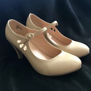 Beige/Nude Vintage Strap Heels